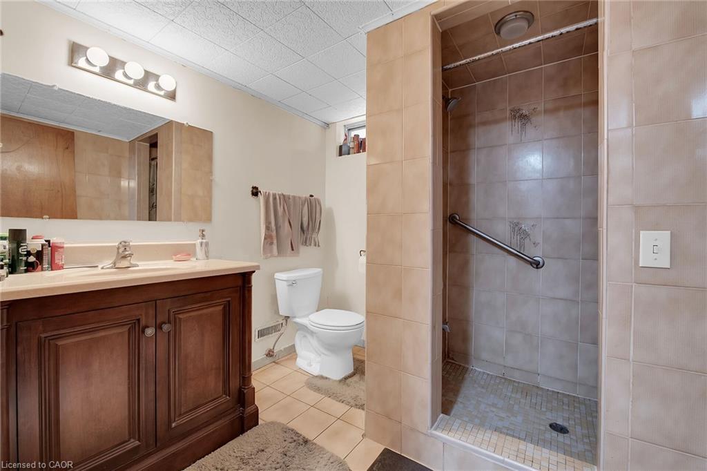 45 Juniper Drive, Stoney Creek, ON - Indoor Photo Showing Bathroom