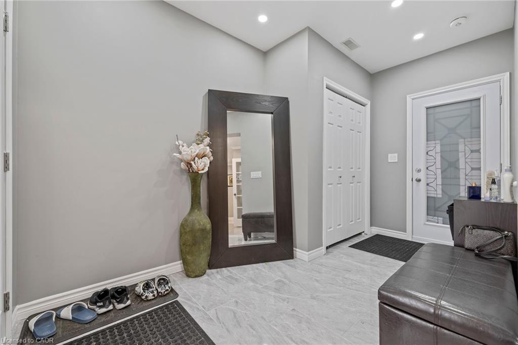 169 Mount Pleasant Street, Brantford, ON - Indoor Photo Showing Other Room