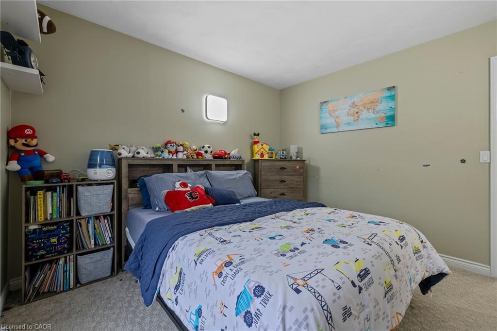 169 Mount Pleasant Street, Brantford, ON - Indoor Photo Showing Bedroom