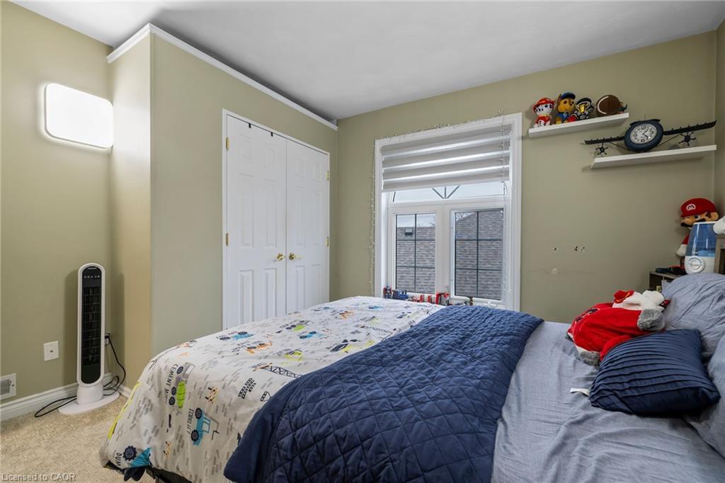 169 Mount Pleasant Street, Brantford, ON - Indoor Photo Showing Bedroom