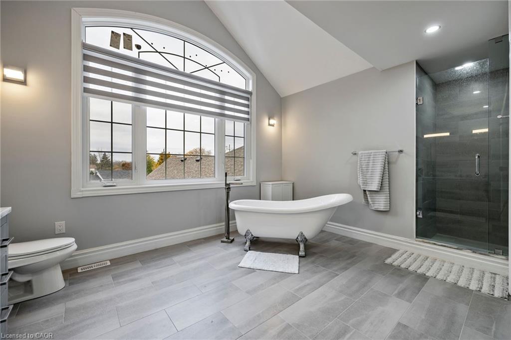 169 Mount Pleasant Street, Brantford, ON - Indoor Photo Showing Bathroom