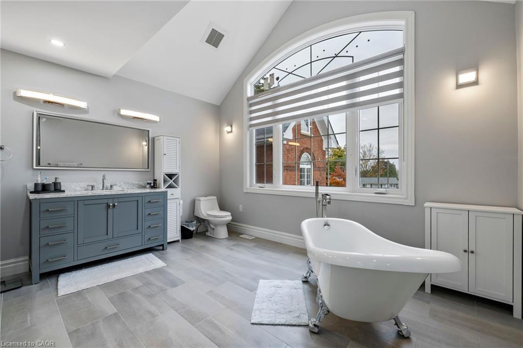 169 Mount Pleasant Street, Brantford, ON - Indoor