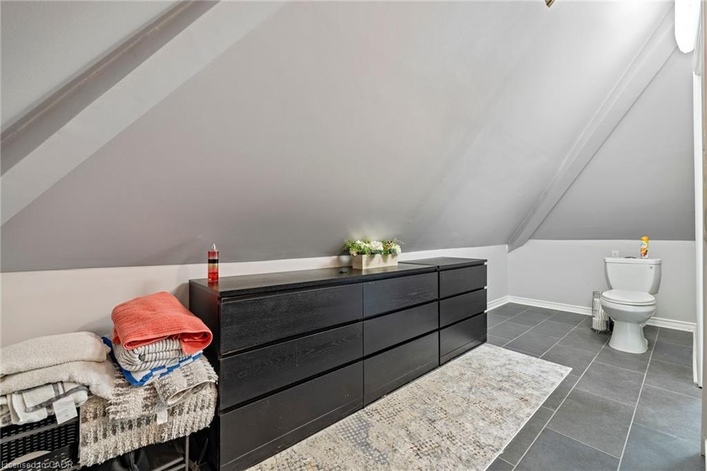 169 Mount Pleasant Street, Brantford, ON - Indoor Photo Showing Bathroom