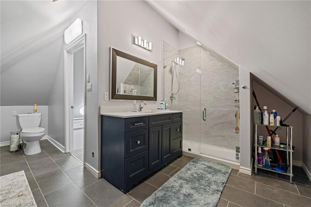 169 Mount Pleasant Street, Brantford, ON - Indoor Photo Showing Bathroom
