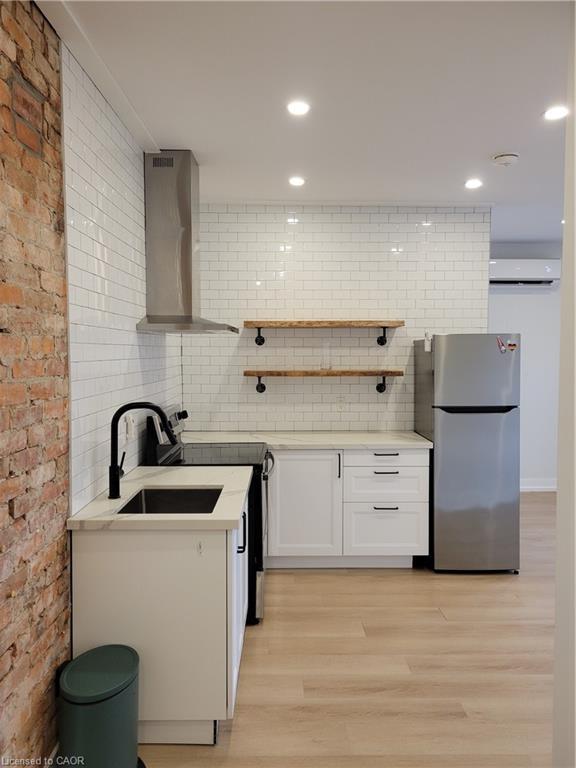 2-262 Robert Street, Hamilton, ON - Indoor Photo Showing Kitchen