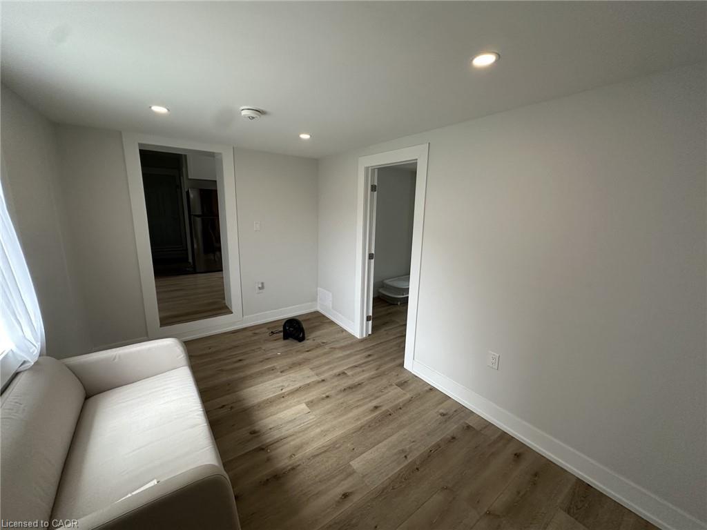 4-262 Robert Street, Hamilton, ON - Indoor Photo Showing Other Room