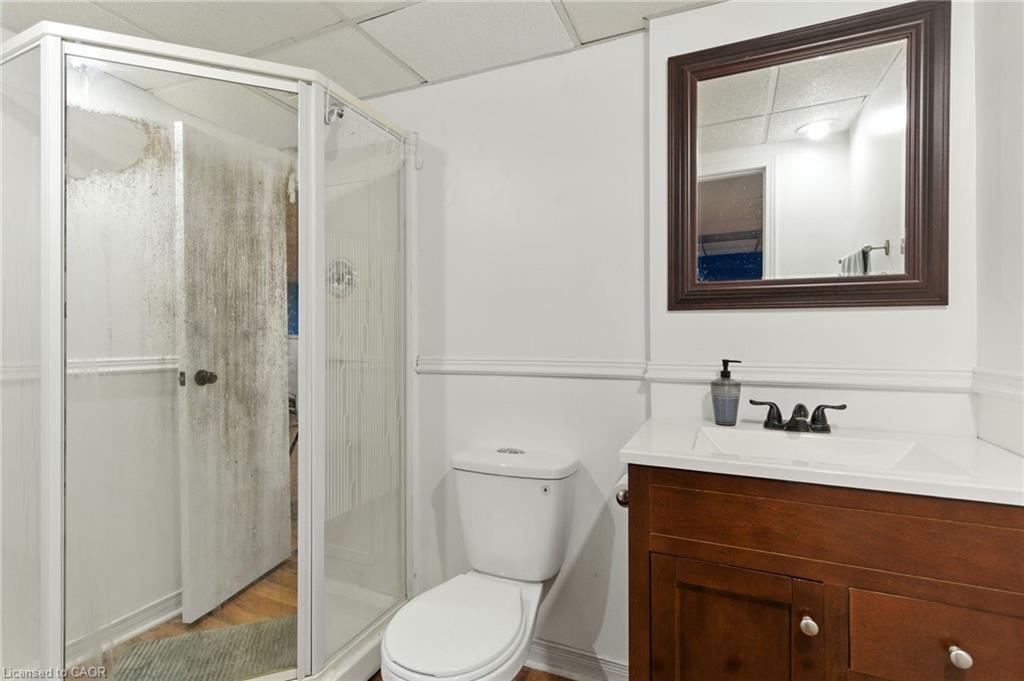 30 Rainbow Court, Welland, ON - Indoor Photo Showing Bathroom