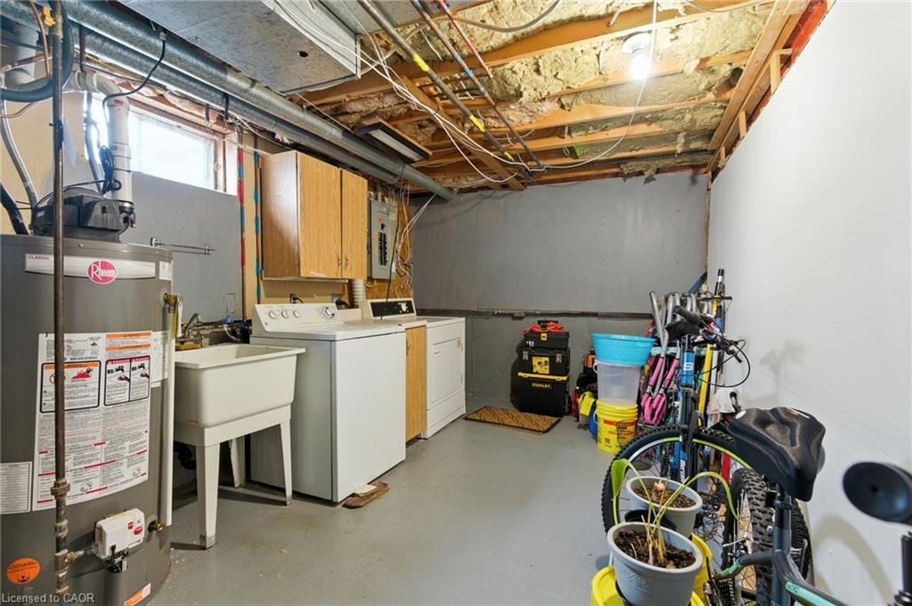 30 Rainbow Court, Welland, ON - Indoor