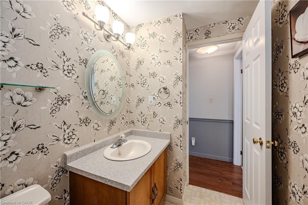 3 Rolling Brook Lane, New Hamburg, ON - Indoor Photo Showing Bathroom