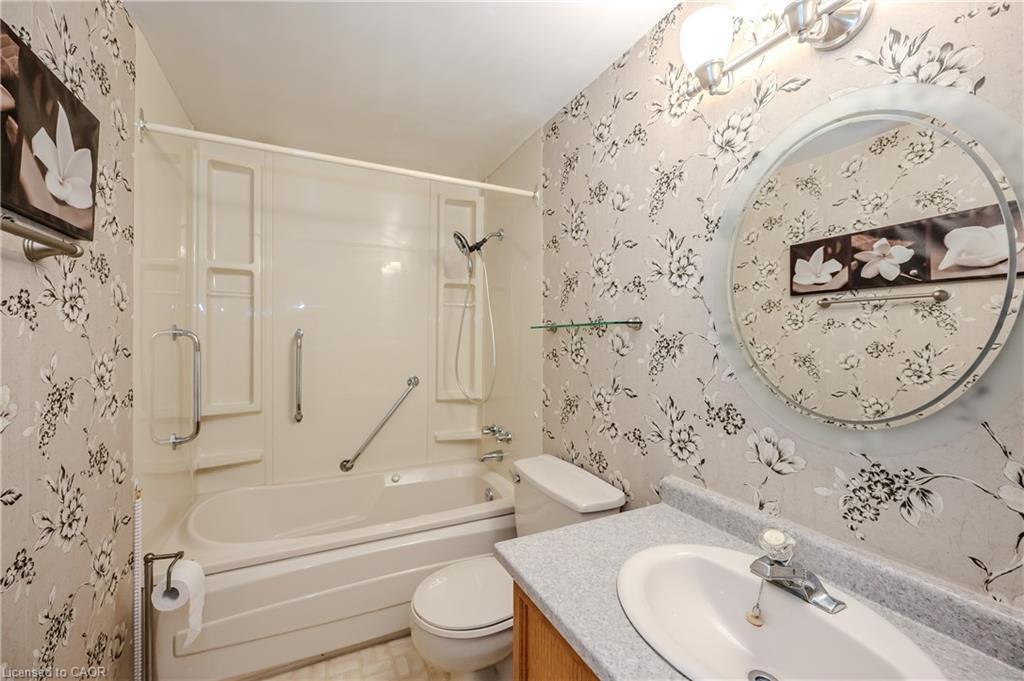 3 Rolling Brook Lane, New Hamburg, ON - Indoor Photo Showing Bathroom