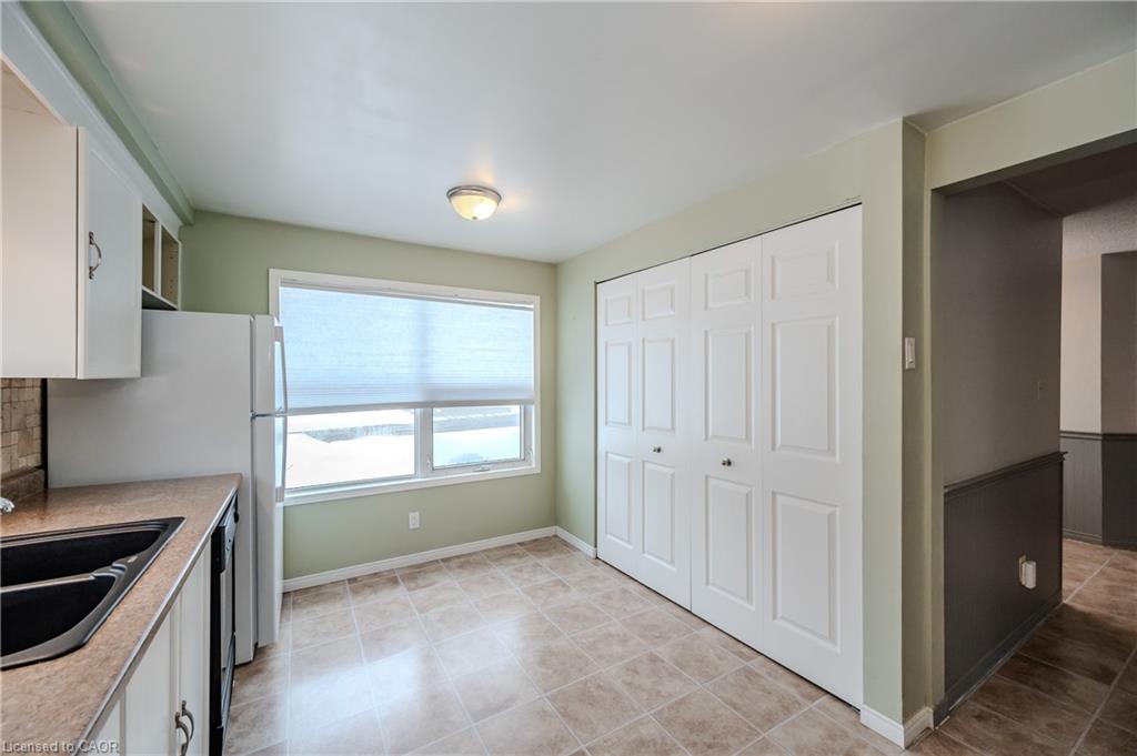 3 Rolling Brook Lane, New Hamburg, ON - Indoor Photo Showing Kitchen