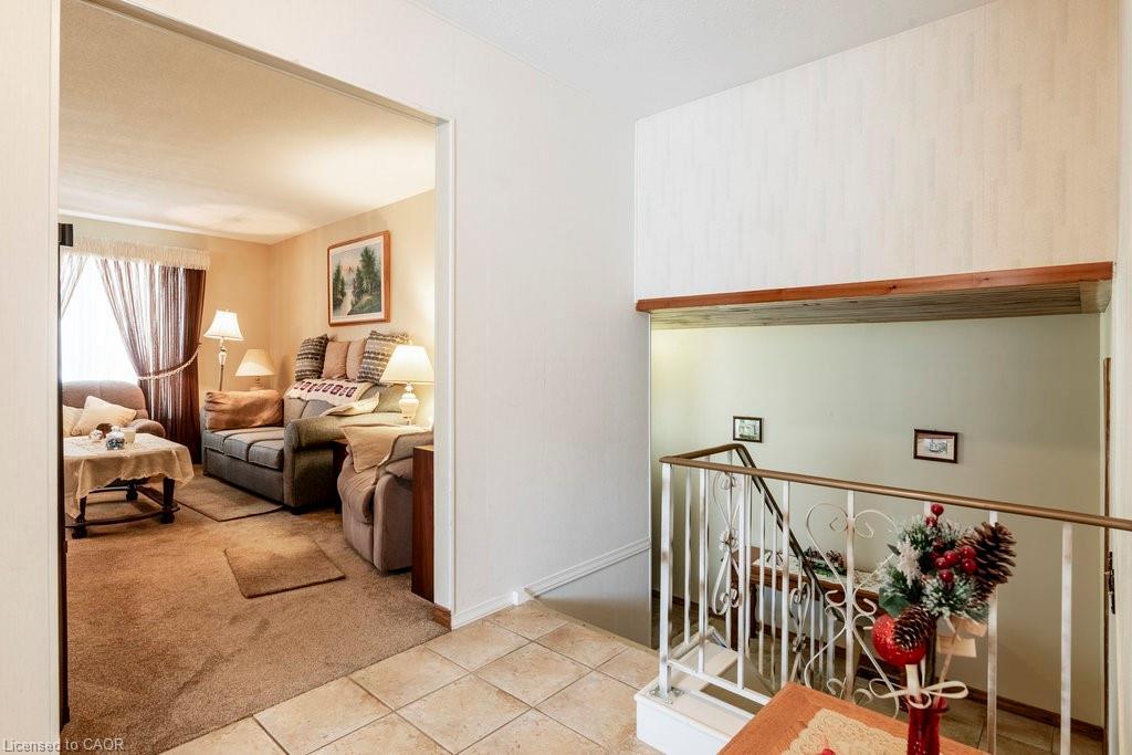 23 Fonthill Road, Hamilton, ON - Indoor Photo Showing Other Room