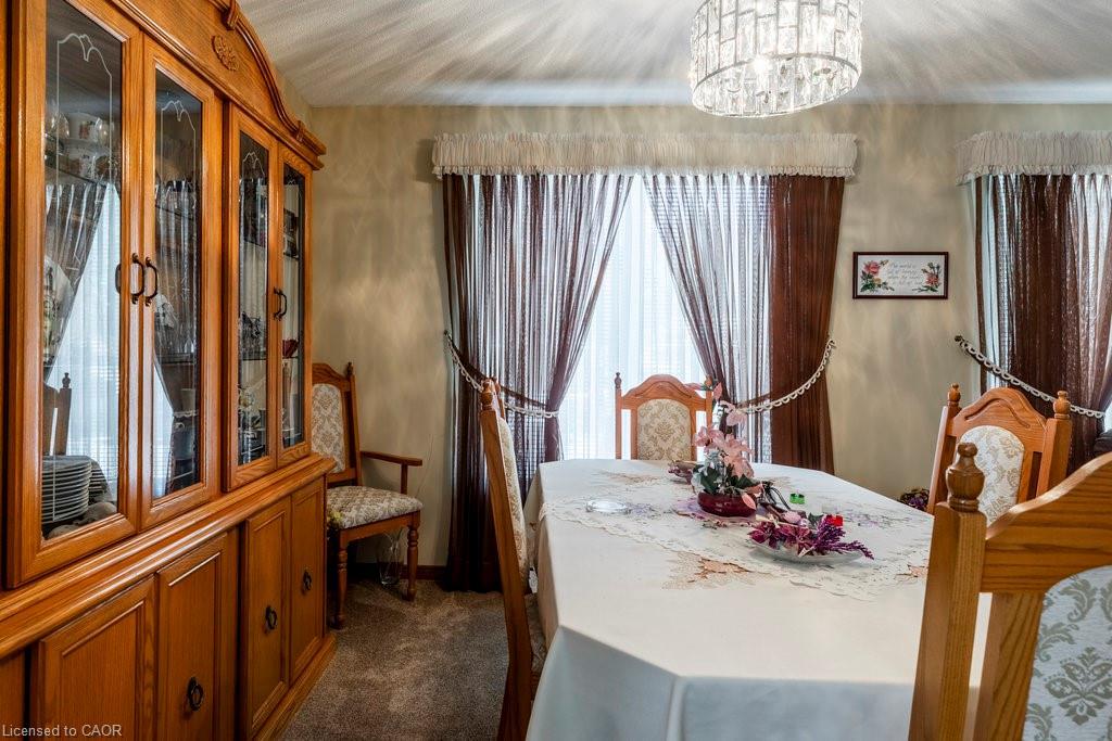 23 Fonthill Road, Hamilton, ON - Indoor Photo Showing Dining Room
