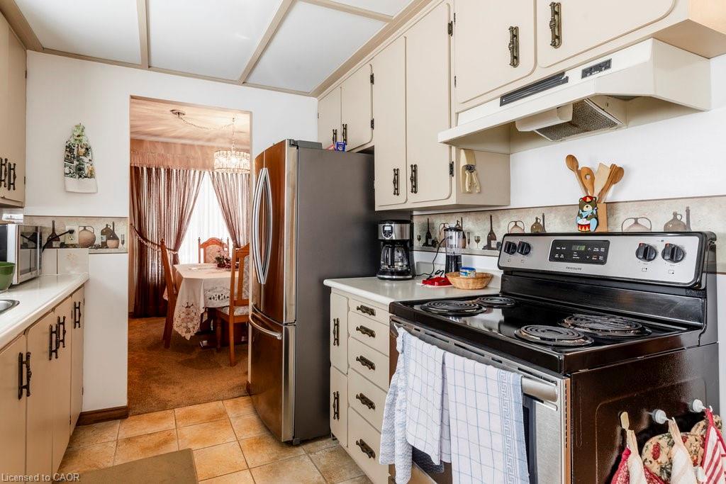 23 Fonthill Road, Hamilton, ON - Indoor Photo Showing Kitchen