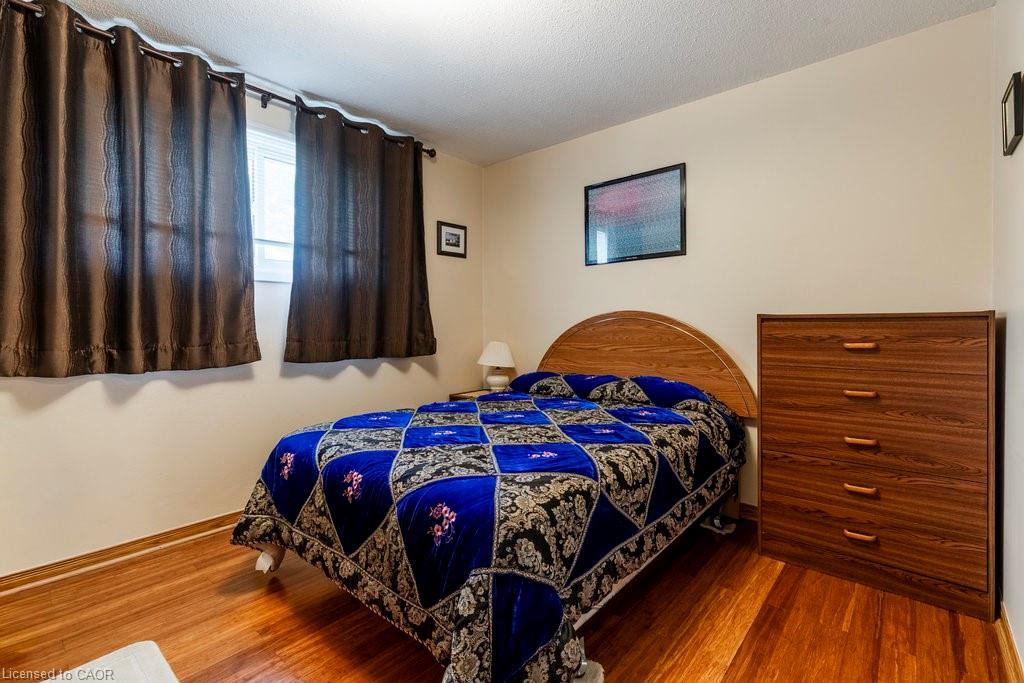 23 Fonthill Road, Hamilton, ON - Indoor Photo Showing Bedroom
