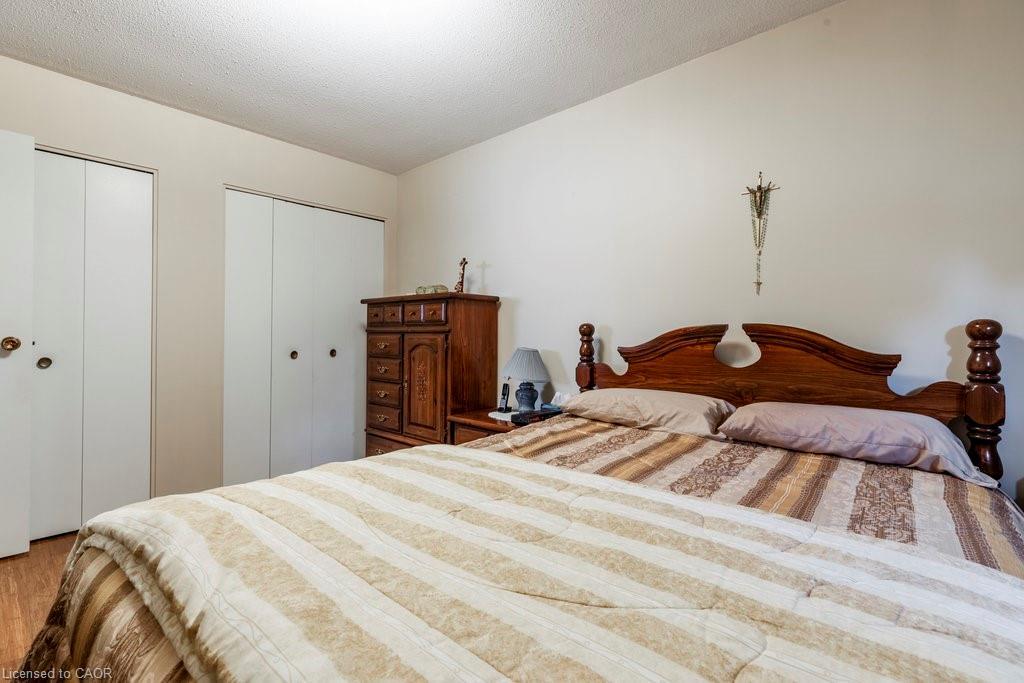 23 Fonthill Road, Hamilton, ON - Indoor Photo Showing Bedroom