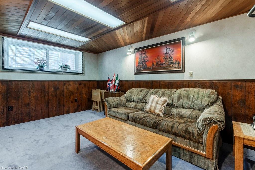 23 Fonthill Road, Hamilton, ON - Indoor Photo Showing Living Room