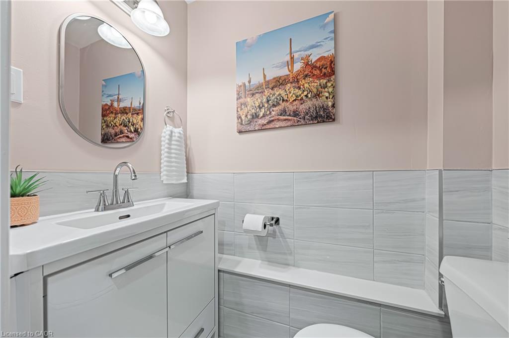 10-320 Alma Street, Rockwood, ON - Indoor Photo Showing Bathroom