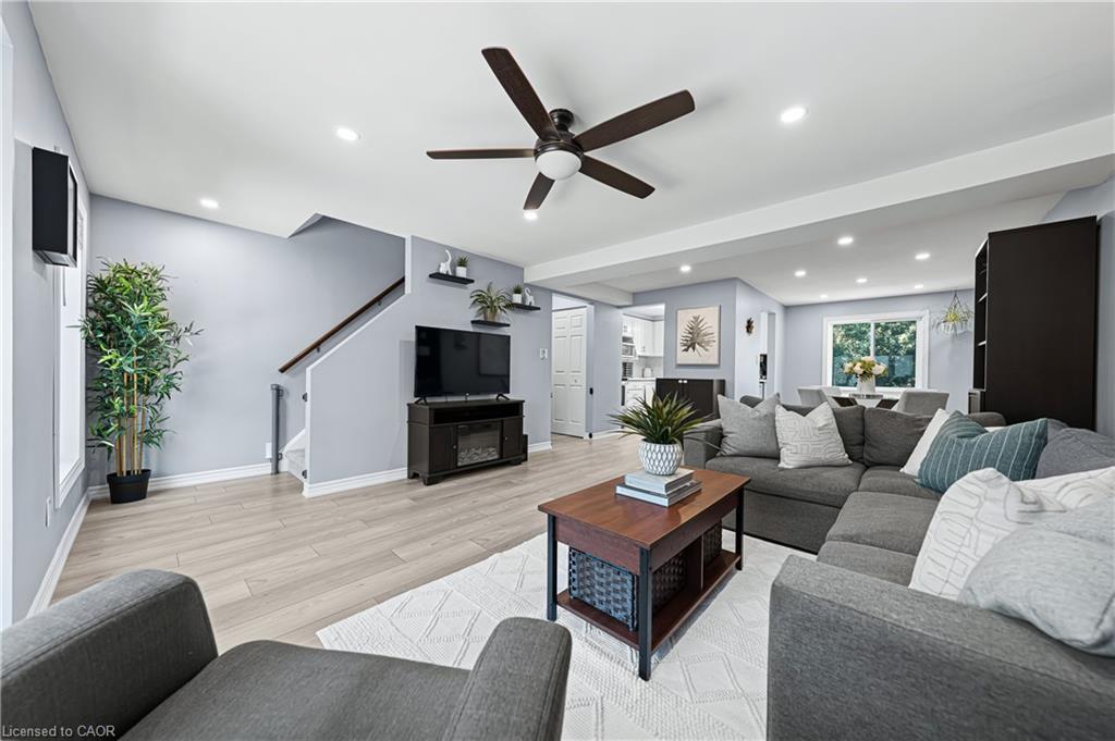 10-320 Alma Street, Rockwood, ON - Indoor Photo Showing Living Room