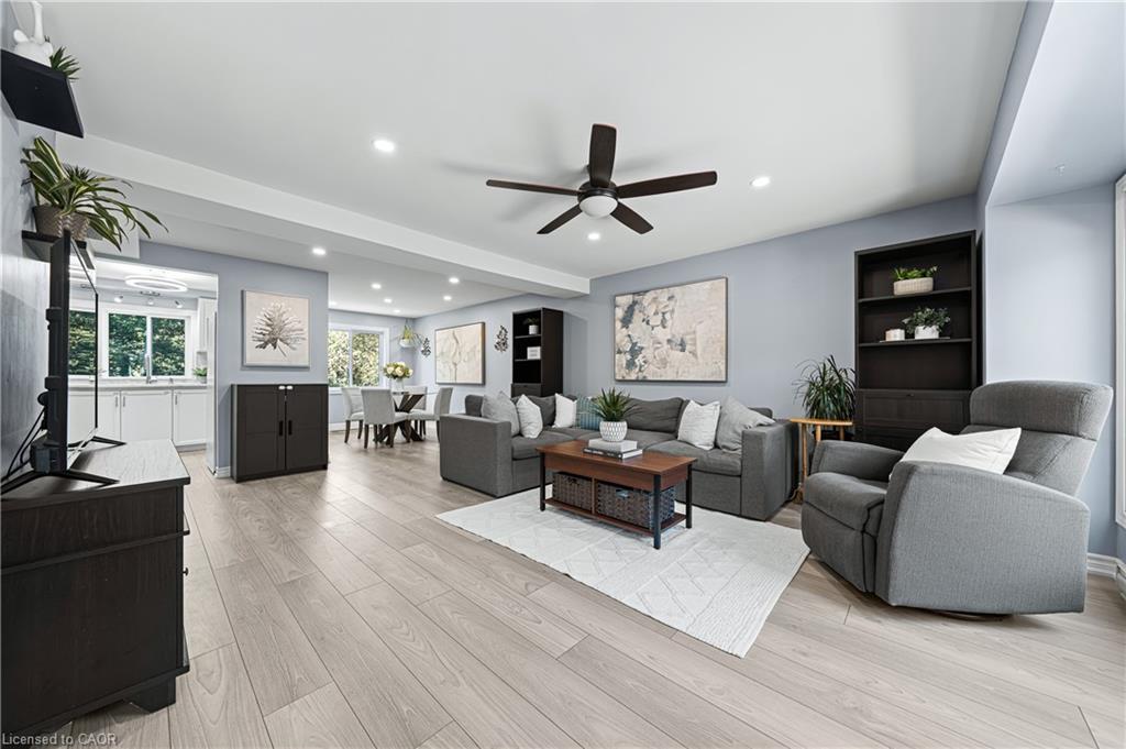 10-320 Alma Street, Rockwood, ON - Indoor Photo Showing Living Room