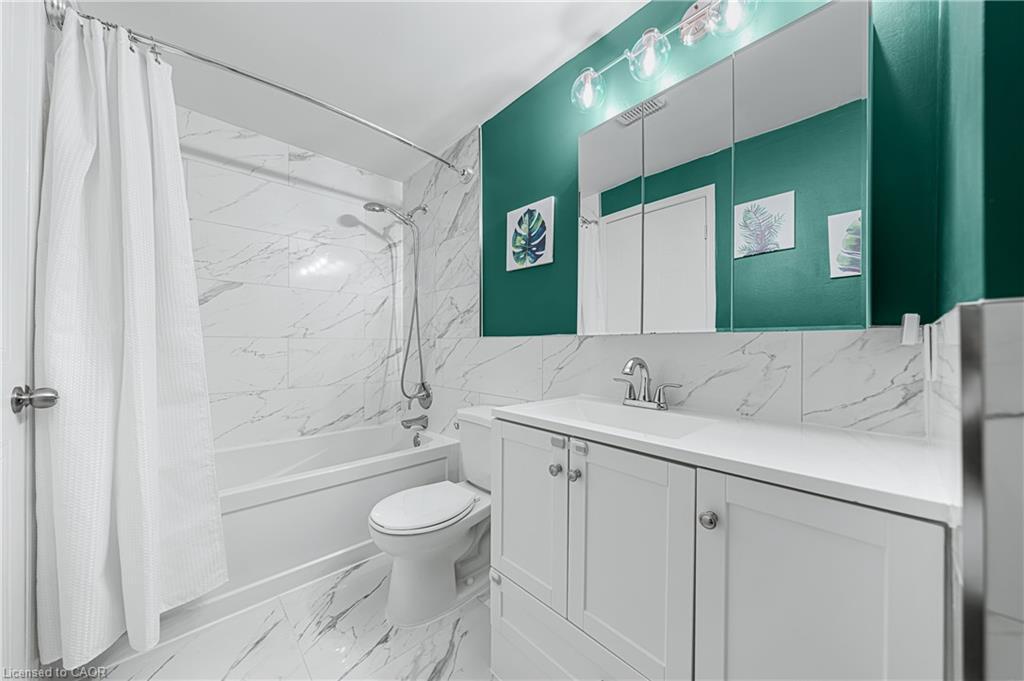 10-320 Alma Street, Rockwood, ON - Indoor Photo Showing Bathroom