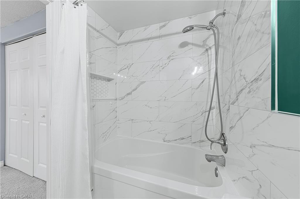 10-320 Alma Street, Rockwood, ON - Indoor Photo Showing Bathroom