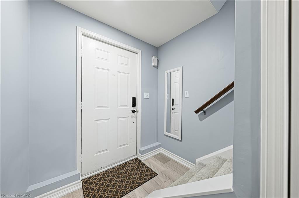 10-320 Alma Street, Rockwood, ON - Indoor Photo Showing Other Room