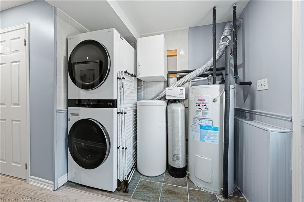 10-320 Alma Street, Rockwood, ON - Indoor Photo Showing Laundry Room