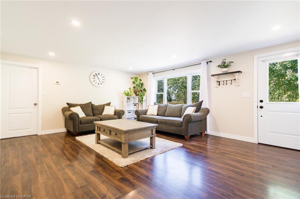 52877 Putman Road, Wainfleet, ON - Indoor Photo Showing Living Room