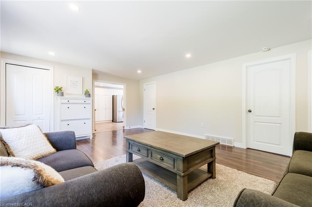 52877 Putman Road, Wainfleet, ON - Indoor Photo Showing Living Room