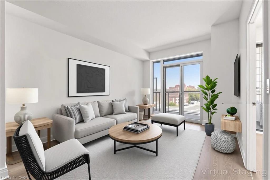 415-55 Speers Road, Oakville, ON - Indoor Photo Showing Living Room