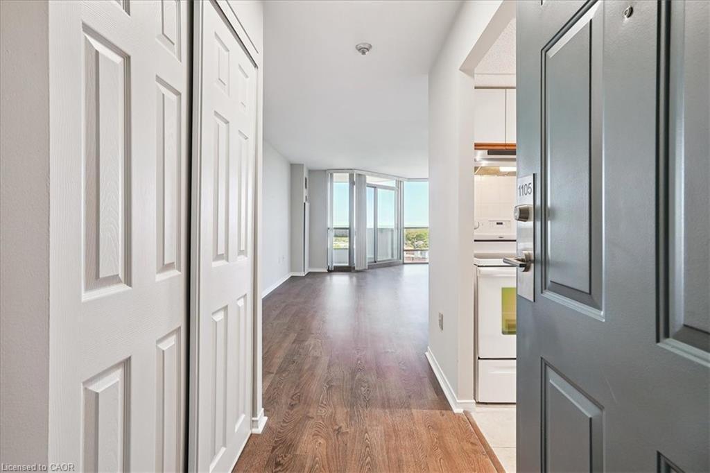 1105-5090 Pinedale Avenue, Burlington, ON - Indoor Photo Showing Other Room