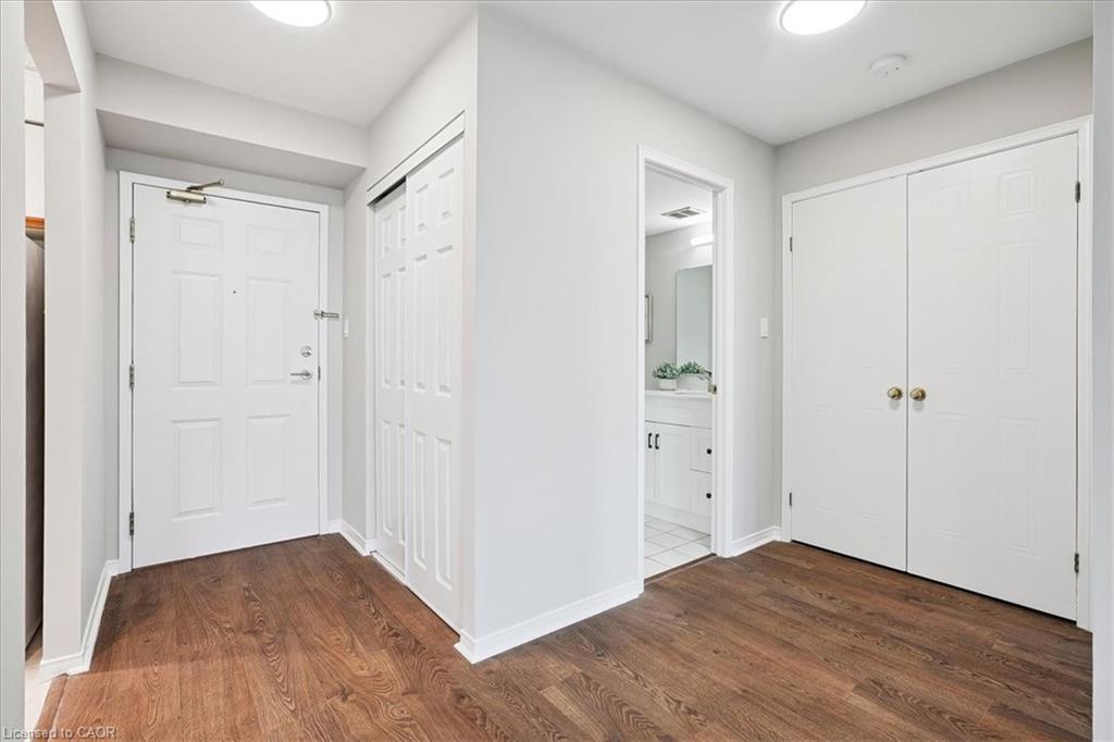 1105-5090 Pinedale Avenue, Burlington, ON - Indoor Photo Showing Other Room