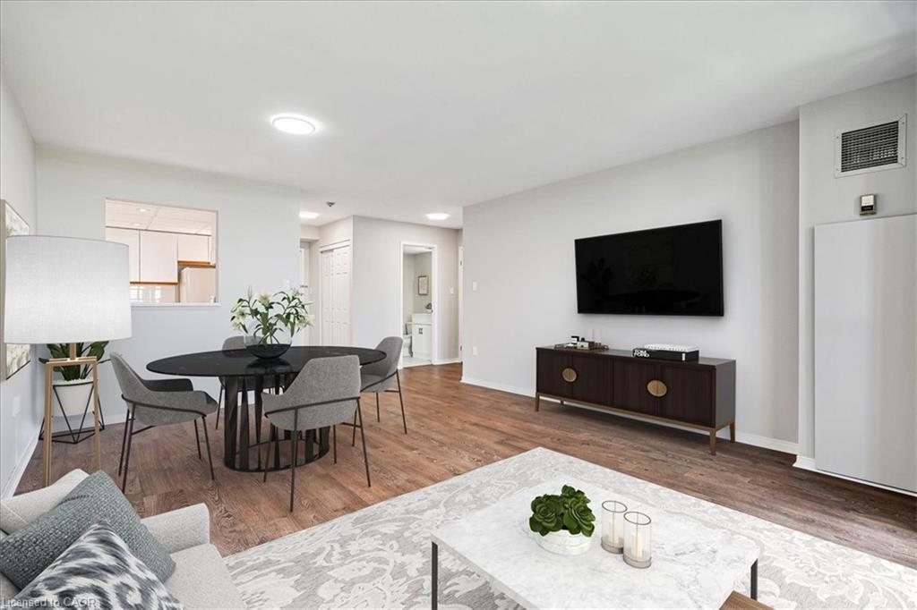 1105-5090 Pinedale Avenue, Burlington, ON - Indoor Photo Showing Living Room