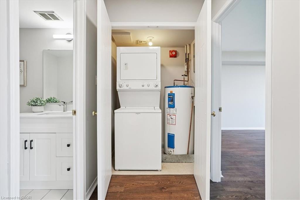 1105-5090 Pinedale Avenue, Burlington, ON - Indoor Photo Showing Laundry Room