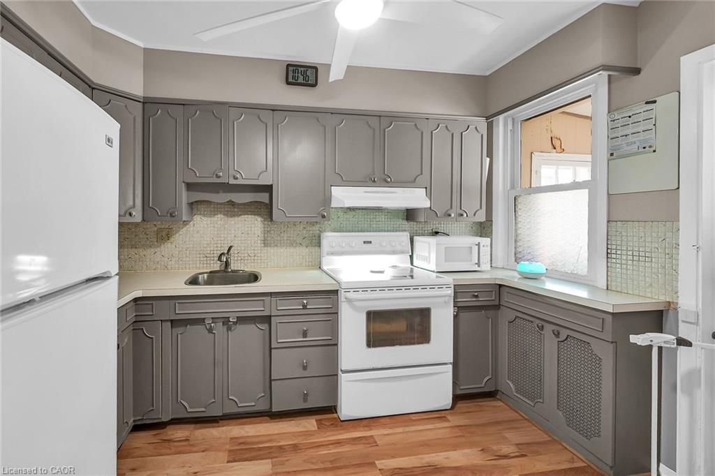 244 Cope Street, Hamilton, ON - Indoor Photo Showing Kitchen