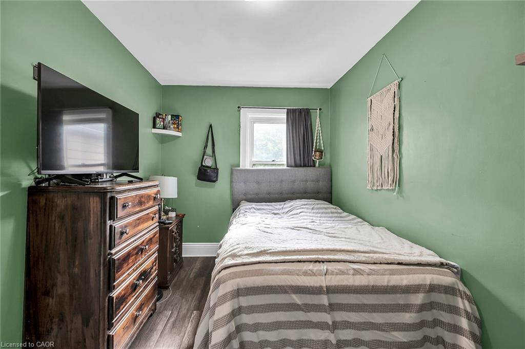 244 Cope Street, Hamilton, ON - Indoor Photo Showing Bedroom