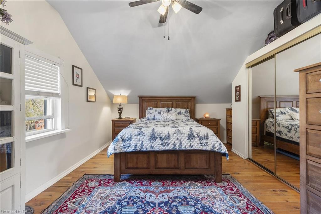 11011 Guelph Line, Milton, ON - Indoor Photo Showing Bedroom