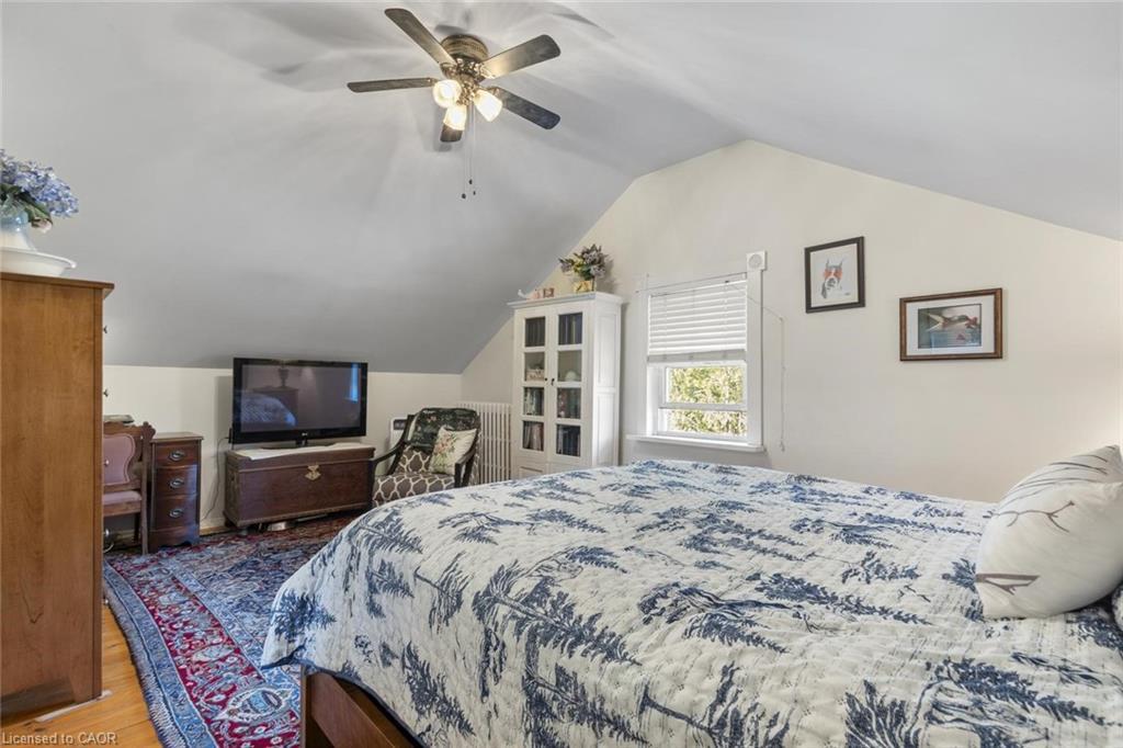 11011 Guelph Line, Milton, ON - Indoor Photo Showing Bedroom