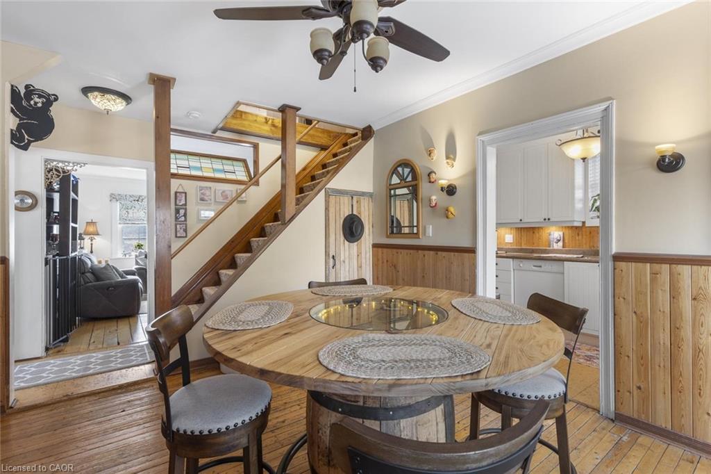 11011 Guelph Line, Milton, ON - Indoor Photo Showing Dining Room