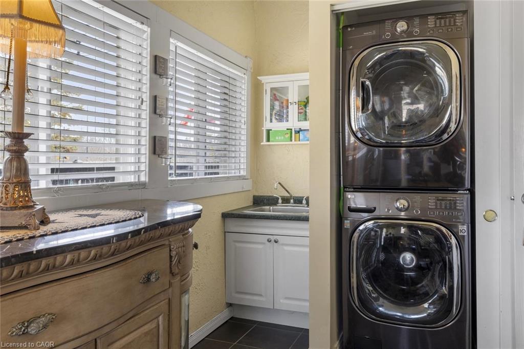 11011 Guelph Line, Milton, ON - Indoor Photo Showing Laundry Room