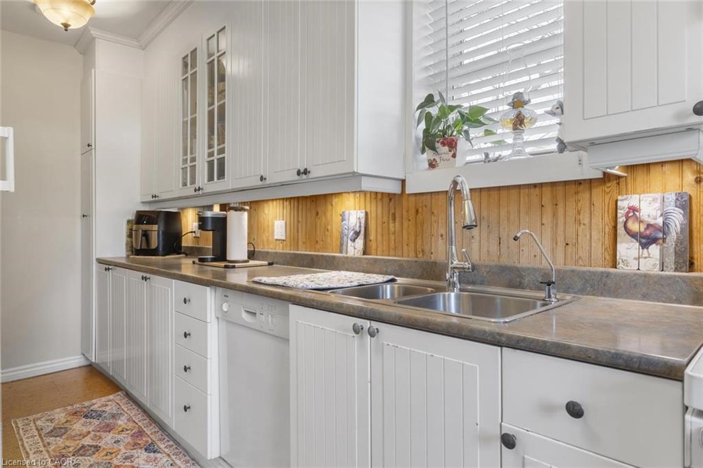 11011 Guelph Line, Milton, ON - Indoor Photo Showing Kitchen With Double Sink