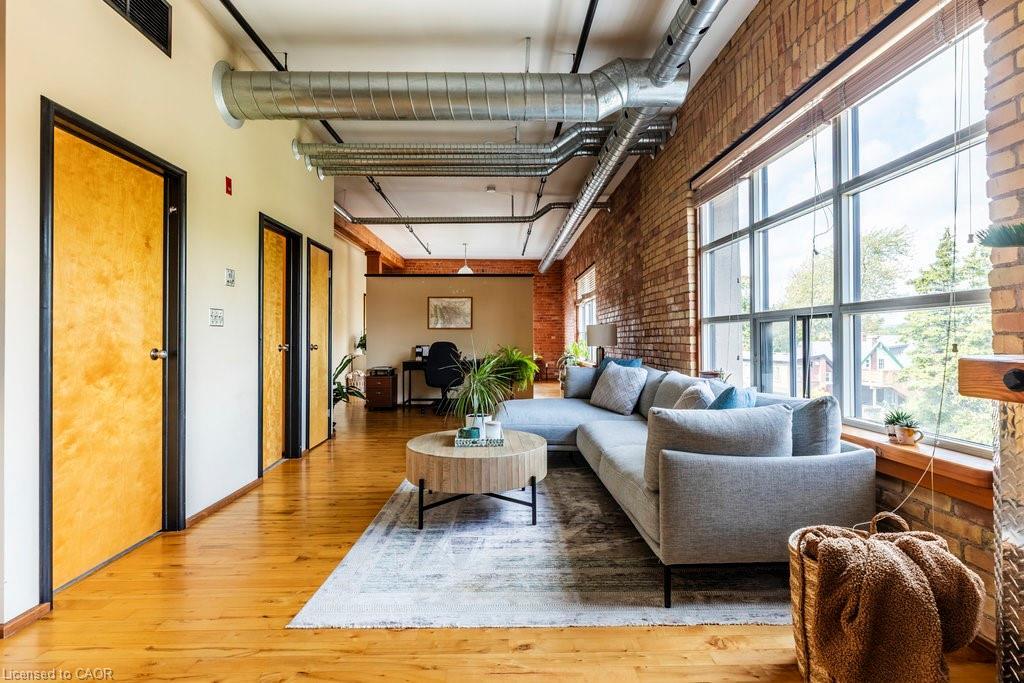 44-36 Margaret Street, Hamilton, ON - Indoor Photo Showing Living Room