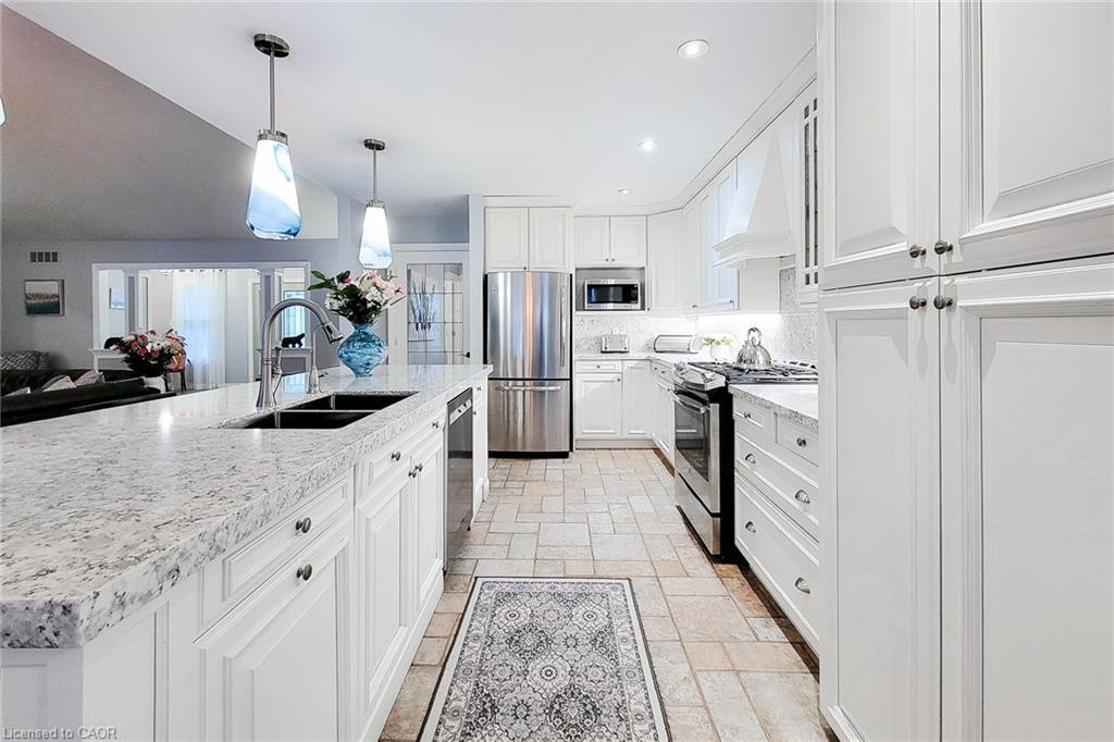 793073 3Rd Line, Mono, ON - Indoor Photo Showing Kitchen With Double Sink With Upgraded Kitchen