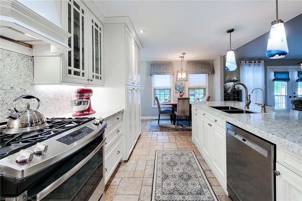 793073 3Rd Line, Mono, ON - Indoor Photo Showing Kitchen With Double Sink With Upgraded Kitchen