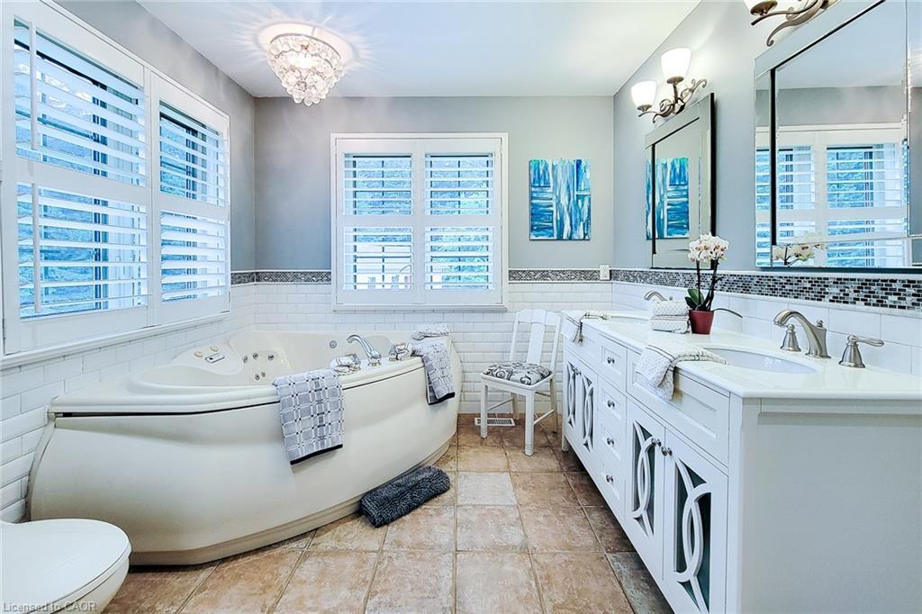 793073 3Rd Line, Mono, ON - Indoor Photo Showing Bathroom