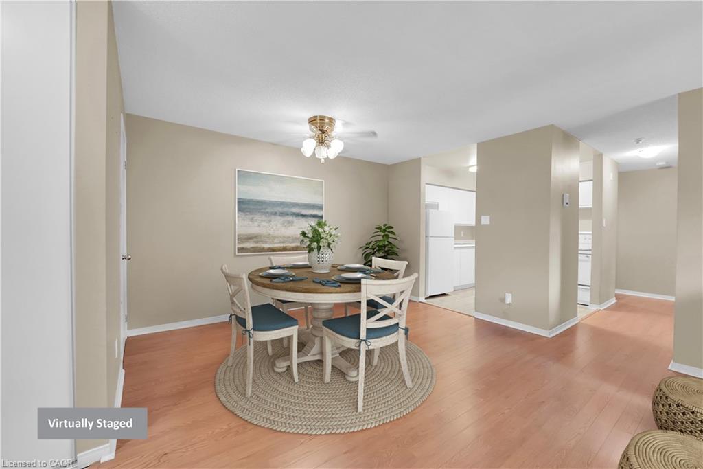 733-1510 Pilgrims Way, Oakville, ON - Indoor Photo Showing Dining Room