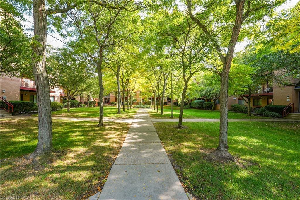 733-1510 Pilgrims Way, Oakville, ON - Outdoor