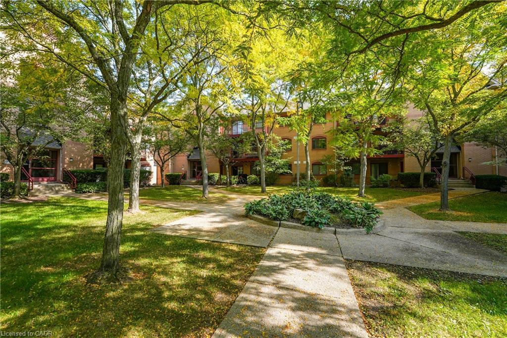 733-1510 Pilgrims Way, Oakville, ON - Outdoor