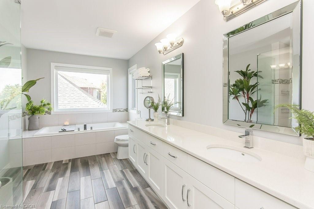 19 Tremaine Drive, Kitchener, ON - Indoor Photo Showing Bathroom